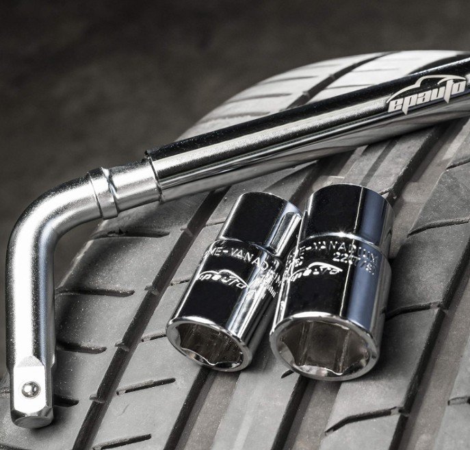 lug wrench and socket tire set